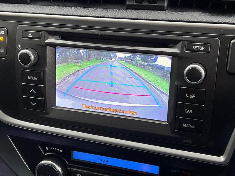 Used Toyota Auris Hybrid 136 HP (100 kW) 2013 Bronze Hatchback