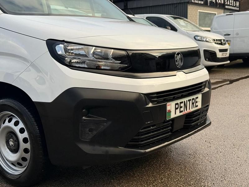 Used Vauxhall Combo 100 HP (73 kW) 2024 White MPV