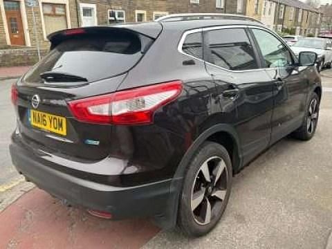 Used Nissan Qashqai N-Connecta 110 HP (80 kW) 2016 Black SUV