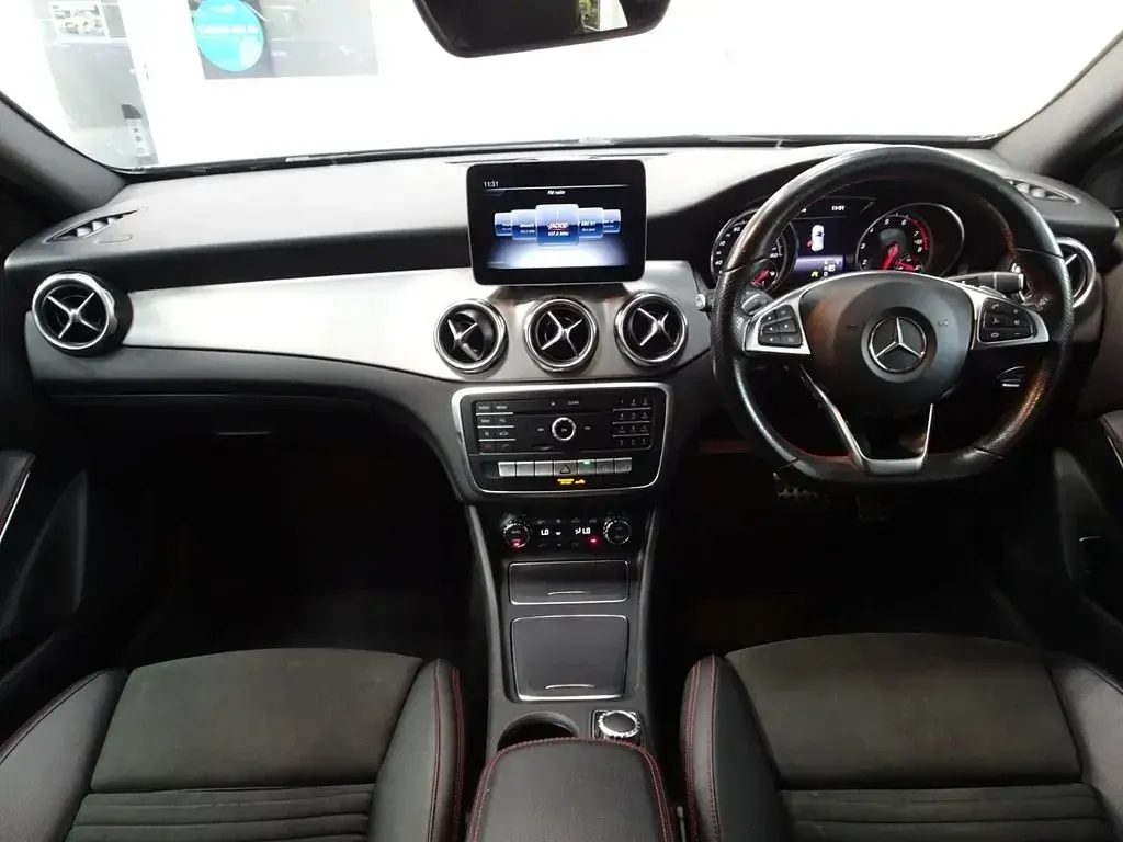 Used Mercedes GLA200 AMG Line Premium 156 HP (114 kW) 2018 Silver SUV