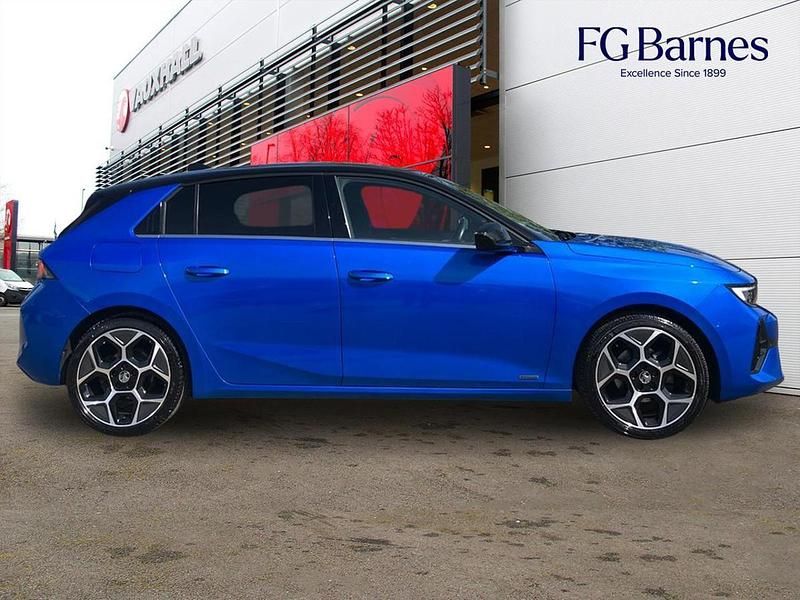 Used Vauxhall Astra Ultimate 128 HP (94 kW) 2023 Blue Hatchback