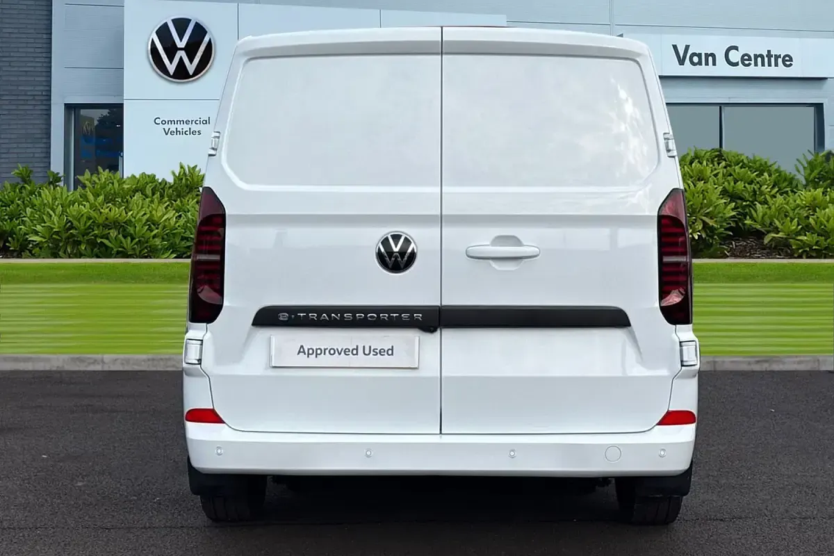 Nouă VW Transporter 100 kW (136 CP) 2026 Alb Van