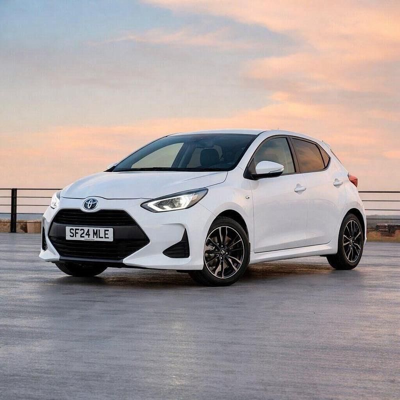 Used Toyota Yaris Hybrid Design 116 HP (85 kW) 2024 White Hatchback