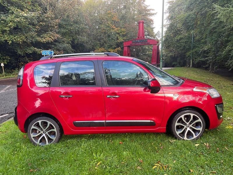 Red Used 2015 Citroën C3 Picasso SELECTION MPV | £2,999 (Fair price) - Image 1/4