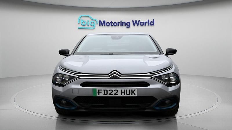 Begagnad Citroën e-C4 Shine 100 kW (136 HK) 2022 Grå Halvkombi