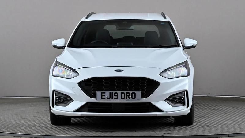 Used Ford Focus ST-Line X 120 HP (88 kW) 2019 White Estate