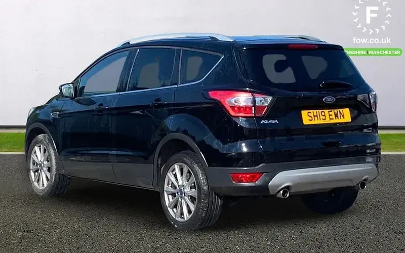 Usado Ford Kuga Titanium 150 HP (110 kW) 2019 Preto SUV
