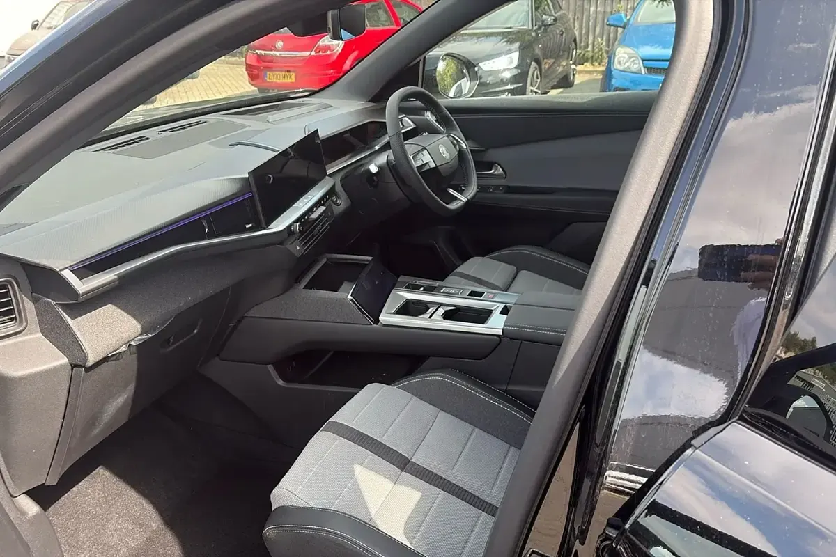 Used Vauxhall Grandland X Ultimate 136 HP (100 kW) 2025 Carbon black SUV