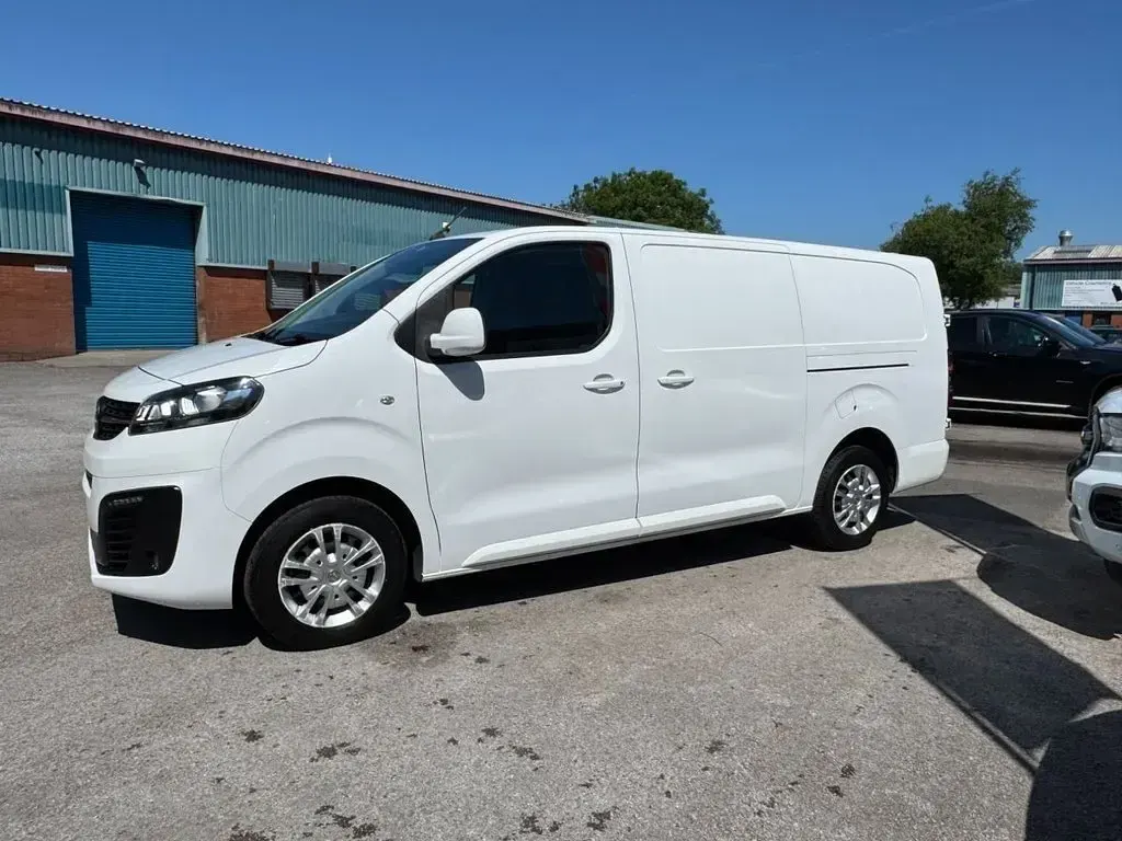 Used Vauxhall Vivaro Sportive 100 HP (73 kW) 2020 White MPV