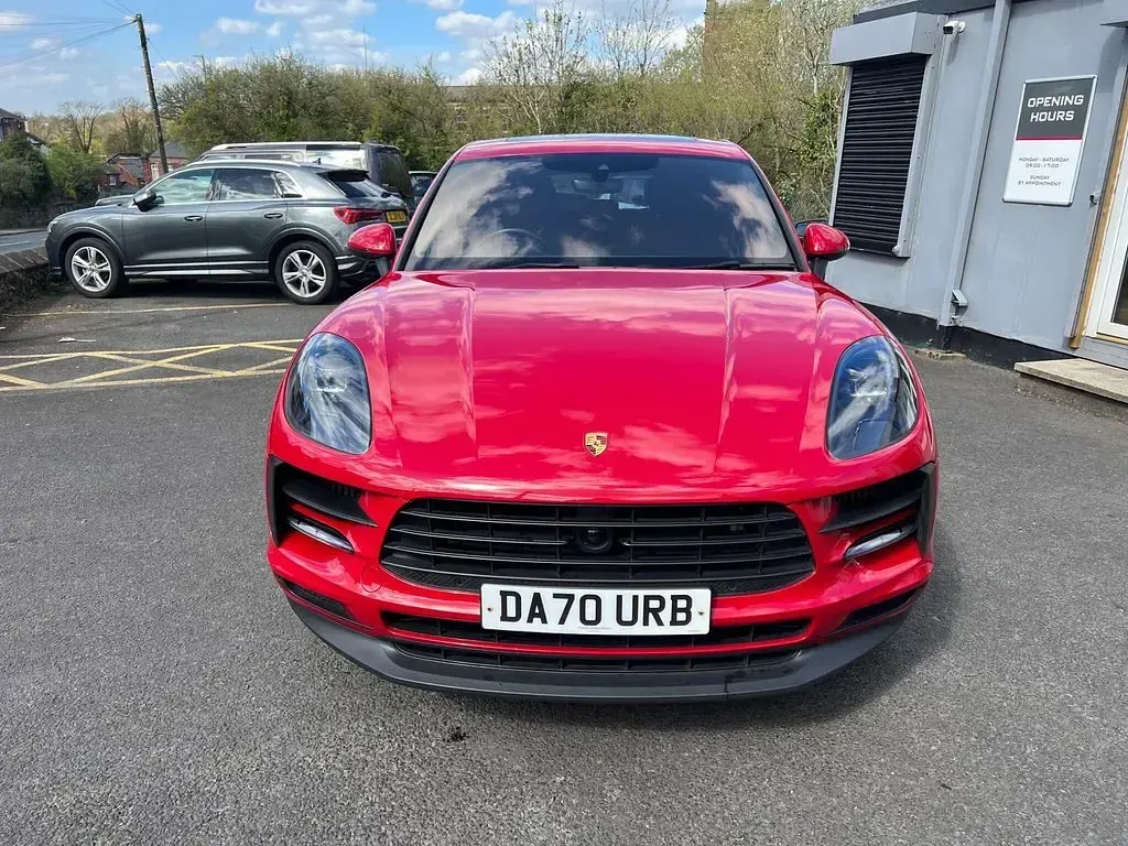 Used Porsche Macan 354 HP (260 kW) 2020 Red SUV