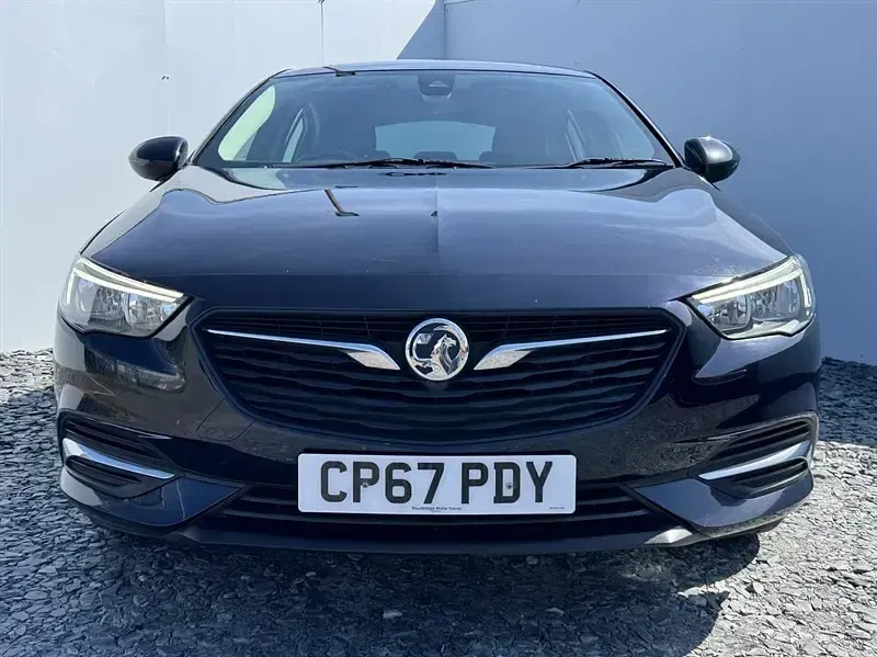 Used Vauxhall Insignia Design Edition 165 HP (121 kW) 2018 Blue Hatchback