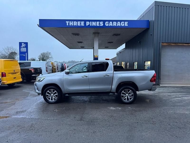 Used Toyota HiLux 150 HP (110 kW) 2018 Silver Pickup