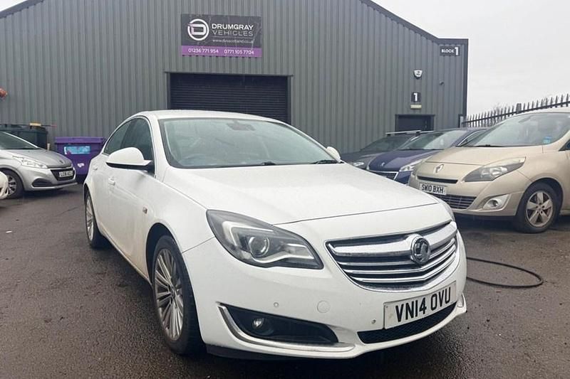 Used Vauxhall Insignia S 140 HP (102 kW) 2014 White Hatchback
