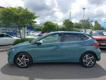 Used Hyundai i20 Premium 100 HP (73 kW) 2025 Green Hatchback