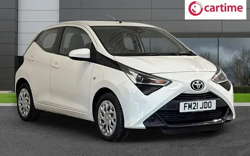 Used Toyota Aygo X-play 72 HP (52 kW) 2021 Hatchback