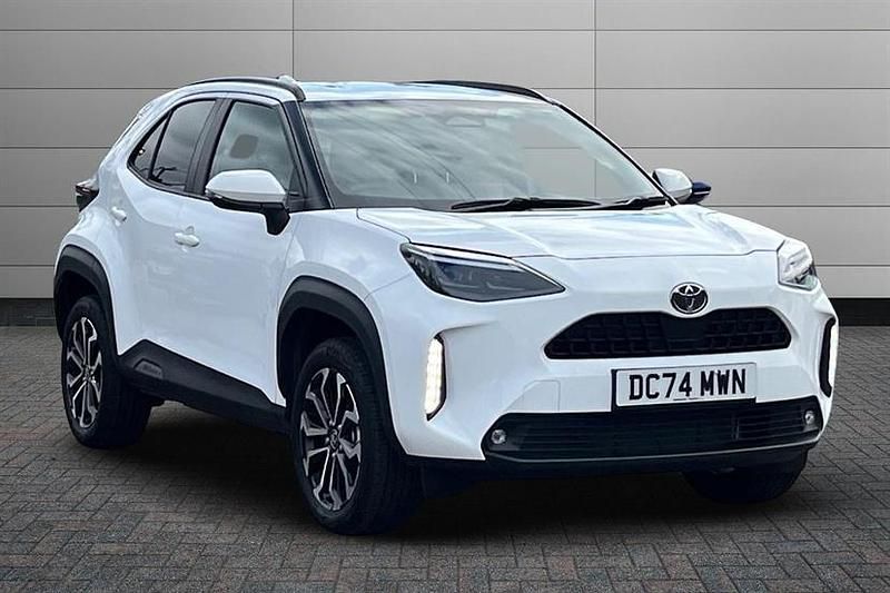 White New 2024 Toyota Yaris Cross Design SUV | £24,500 (Fair price) - Image 1/4