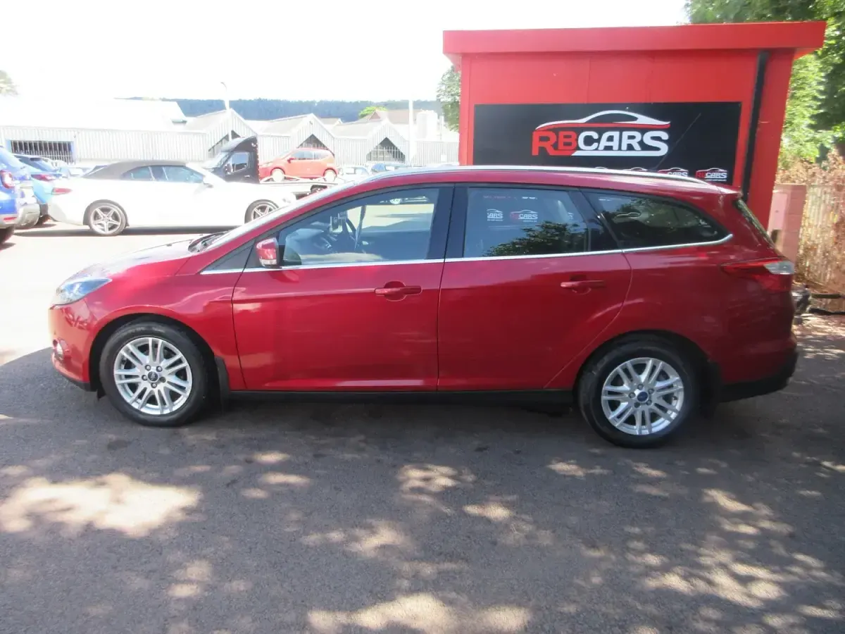 Used Ford Focus Titanium 115 HP (84 kW) 2012 Red Estate