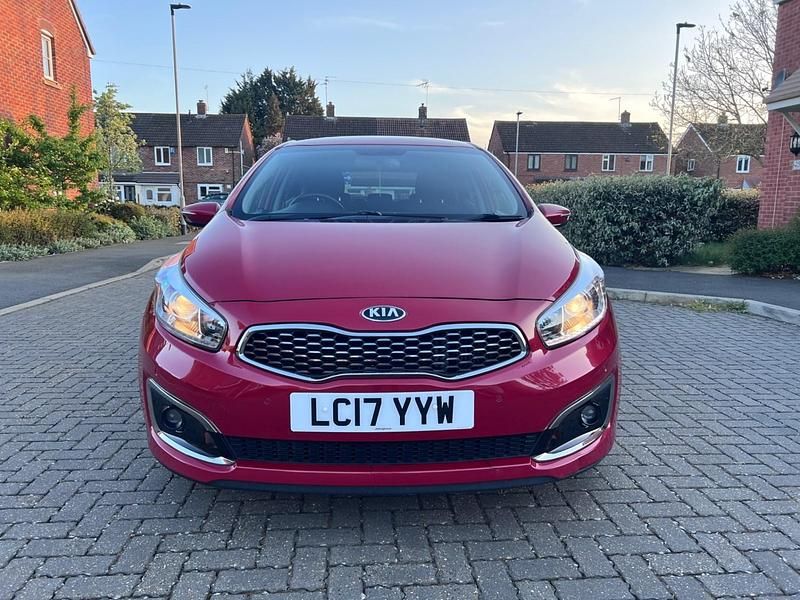 Używany Kia Ceed 134 KM (98 kW) 2017 Czerwony Hatchback