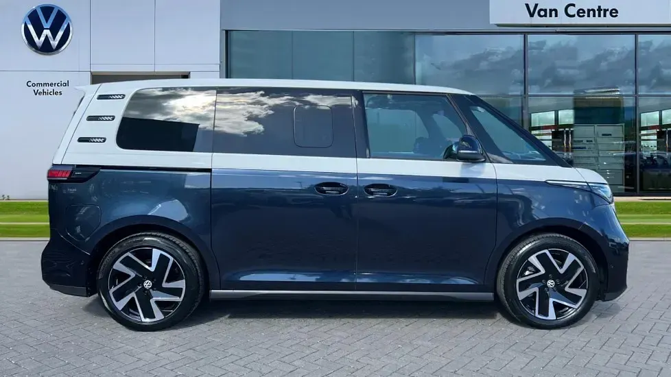Used VW ID. Buzz Pro 210 kW (286 HP) 2026 Candy white/ starlight blue metallic MPV