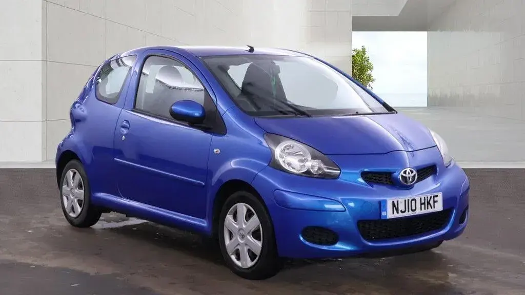 Used Toyota Aygo 68 HP (50 kW) 2010 Blue Hatchback