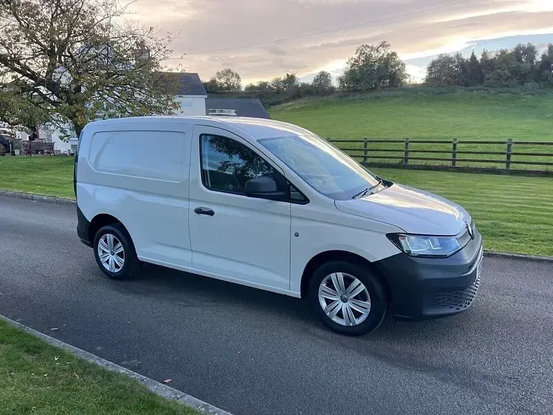 Used VW Caddy 102 HP (75 kW) 2021 White MPV