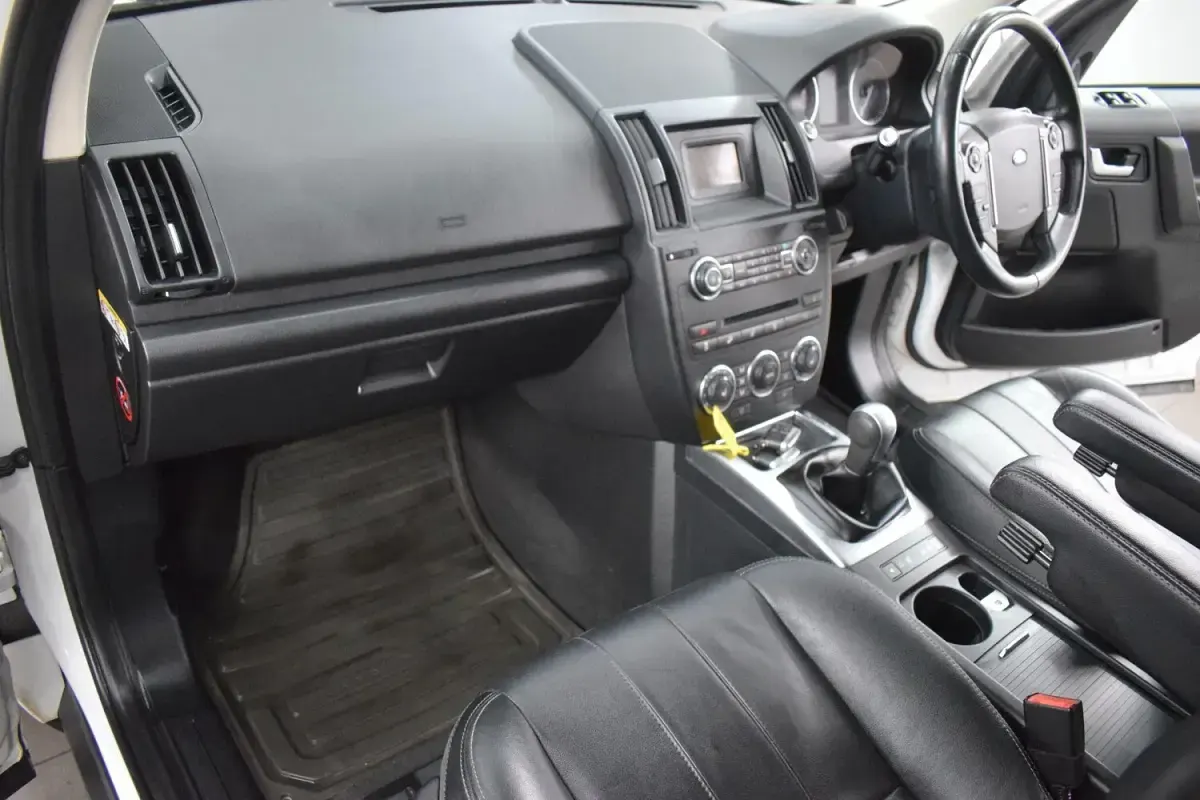 Used Land Rover Freelander 2 150 HP (110 kW) 2013 White SUV