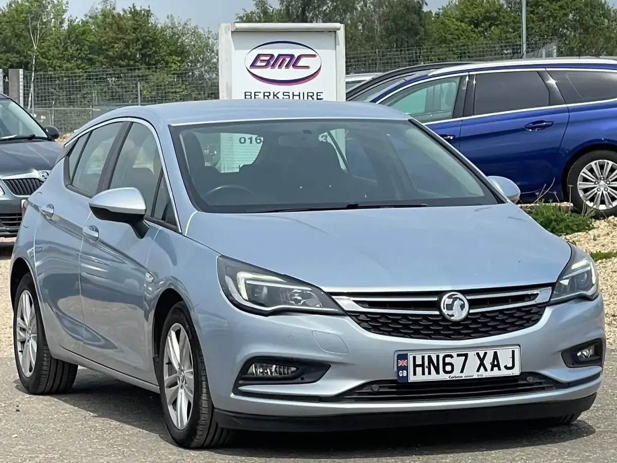 Used Vauxhall Astra 110 HP (80 kW) 2017 Silver Hatchback