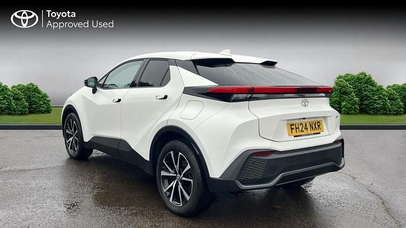 Used Toyota C-HR Design 223 HP (164 kW) 2024 White SUV