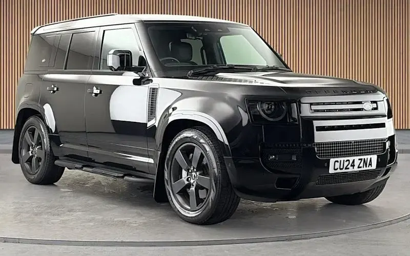 Used Land Rover Defender HSE Dynamic 300 HP (220 kW) 2024 SUV