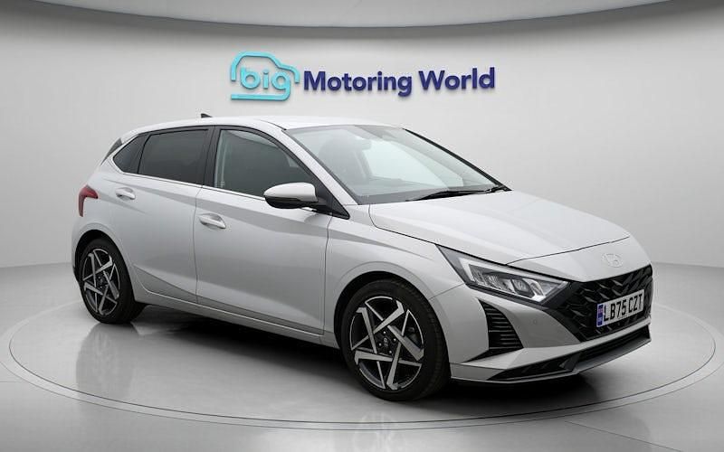 Używany Hyundai i20 Premium 101 KM (74 kW) 2025 Szary Hatchback