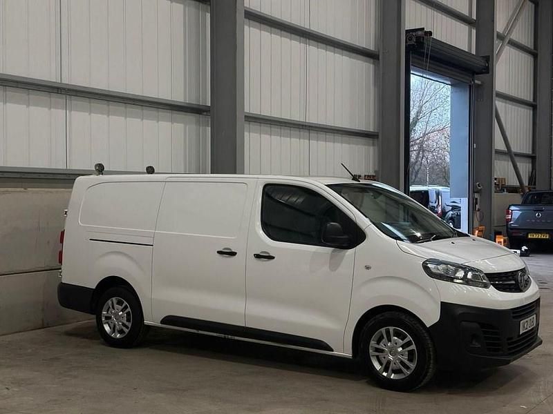 Used Vauxhall Vivaro 100 HP (73 kW) 2021 White MPV