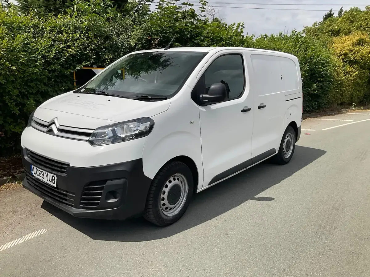 Used Citroën Dispatch 100 HP (73 kW) 2019 White MPV