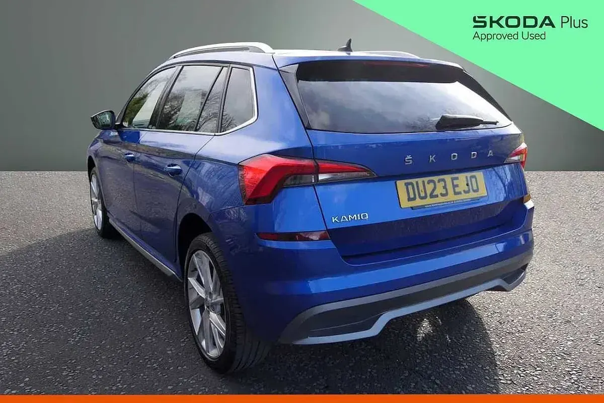 Used Skoda Kamiq SE L Executive 110 HP (80 kW) 2023 Race blue metallic SUV
