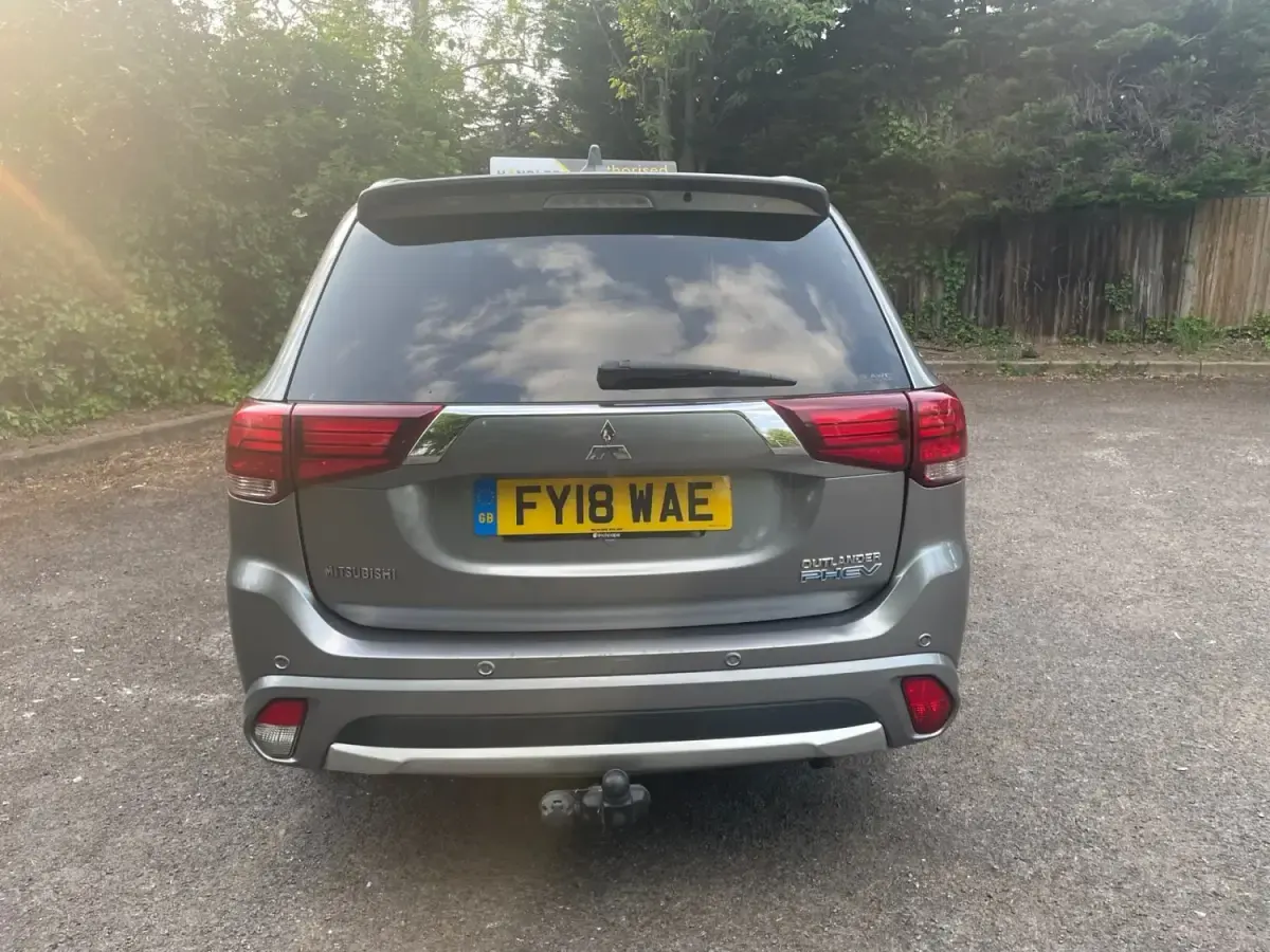 Używany Mitsubishi Outlander P-HEV 2018 Szary Kombi