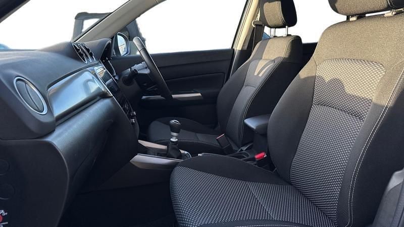 Second-hand Suzuki Vitara 2025 Albastru Hatchback