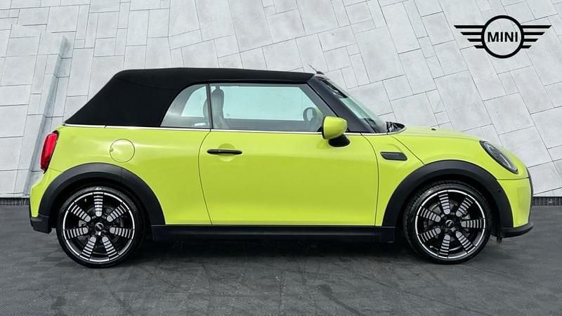 Used Mini Cooper Exclusive 134 HP (98 kW) 2023 Yellow Hatchback