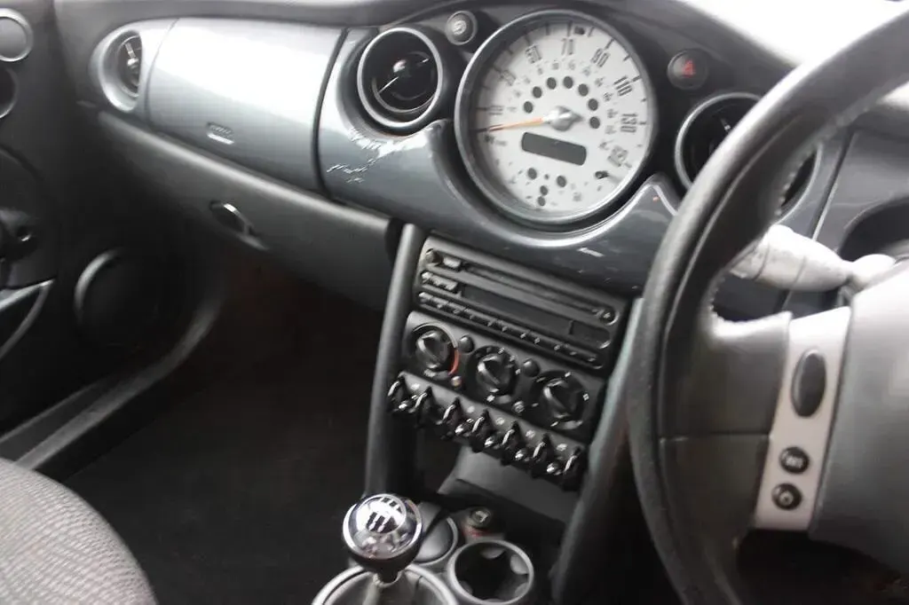 Used Mini ONE Hatch 2004 Silver Hatchback