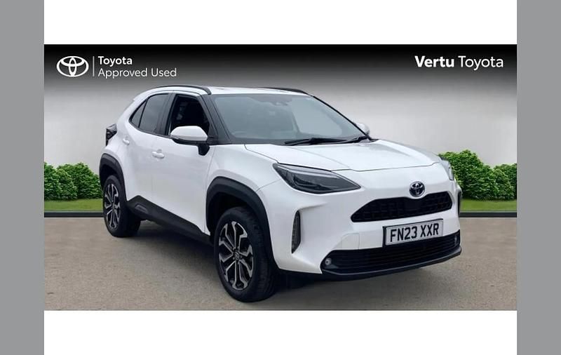 Used Toyota Yaris Cross Design 113 HP (83 kW) 2023 White SUV