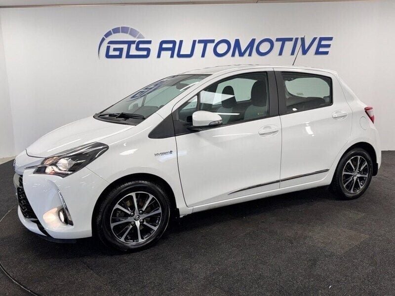 White Used 2019 Toyota Yaris Hybrid Hatchback | £12,390 (Good price) - Image 1/4