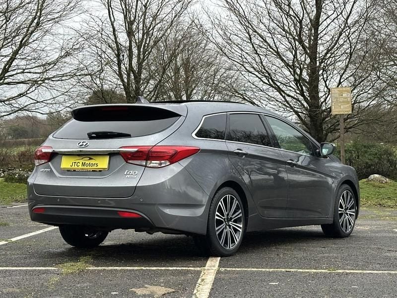 Used Hyundai i40 Premium 141 HP (103 kW) 2017 Silver Estate