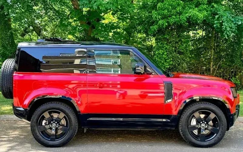 Used Land Rover Defender SE 300 HP (220 kW) 2023 Green SUV