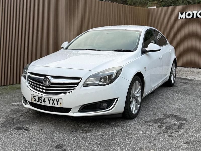 Used Vauxhall Insignia SRi 140 HP (102 kW) 2014 White Hatchback