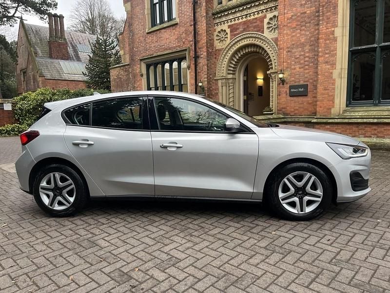 Used Ford Focus Trend 125 HP (91 kW) 2023 Silver Hatchback