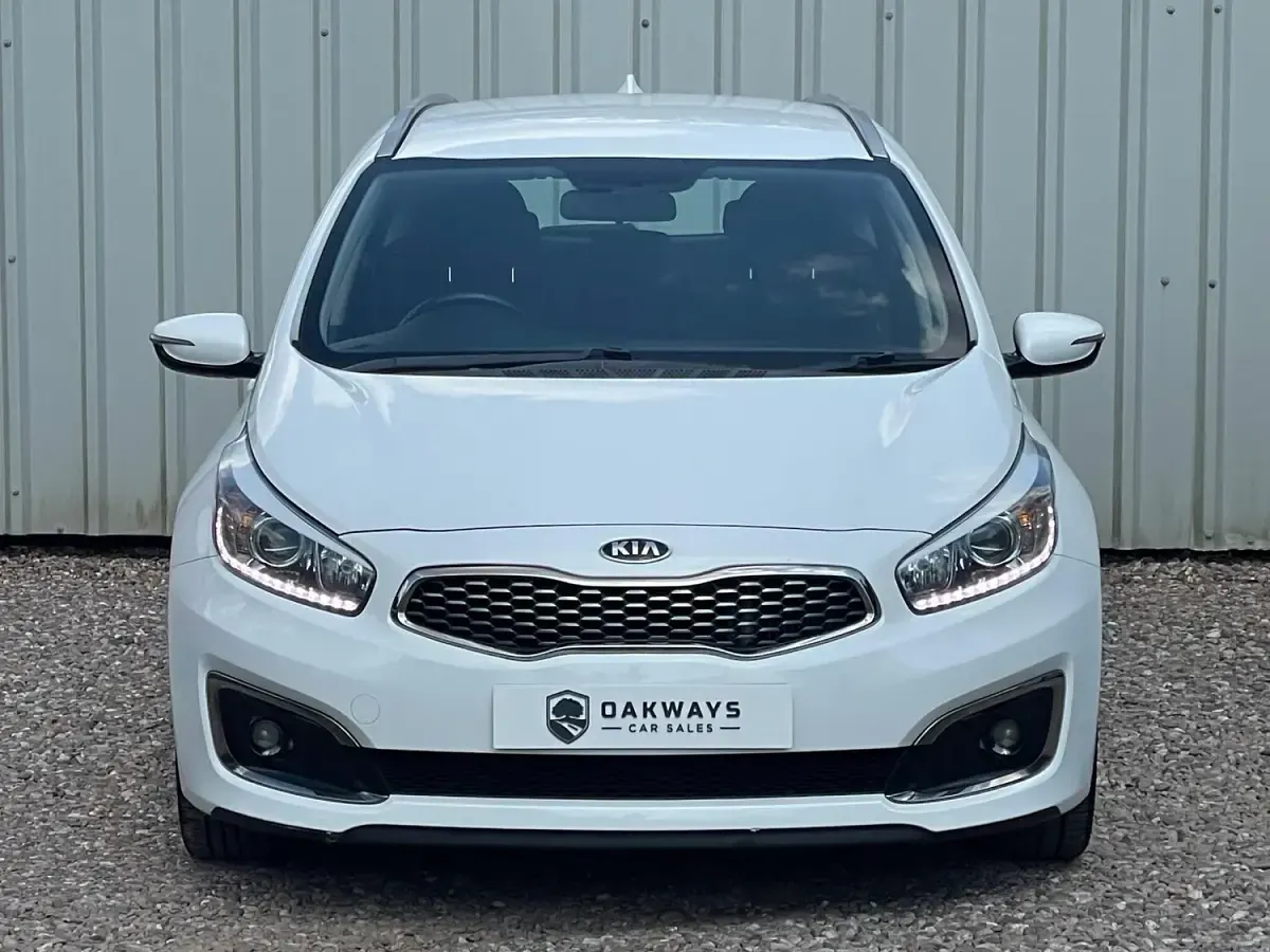 Used Kia Ceed 134 HP (98 kW) 2017 White Hatchback