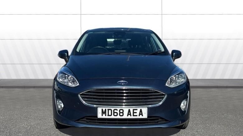 Usado Ford Fiesta Zetec 101 HP (74 kW) 2018 Azul Citadino