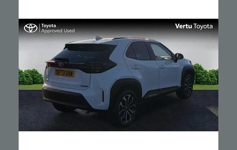 Used Toyota Yaris Cross Design 113 HP (83 kW) 2024 White SUV