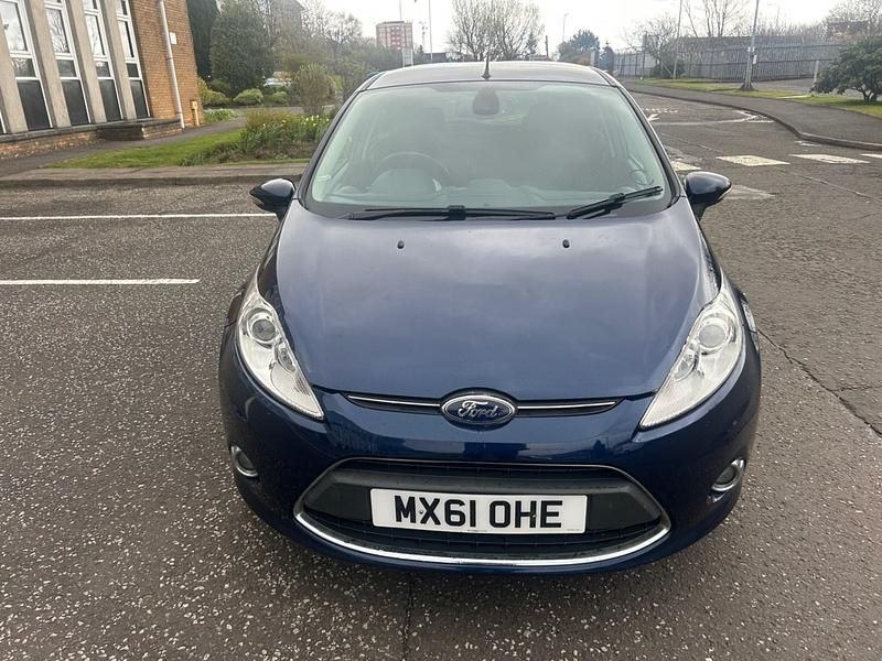 Usado Ford Fiesta Titanium 70 HP (51 kW) 2012 Azul Citadino