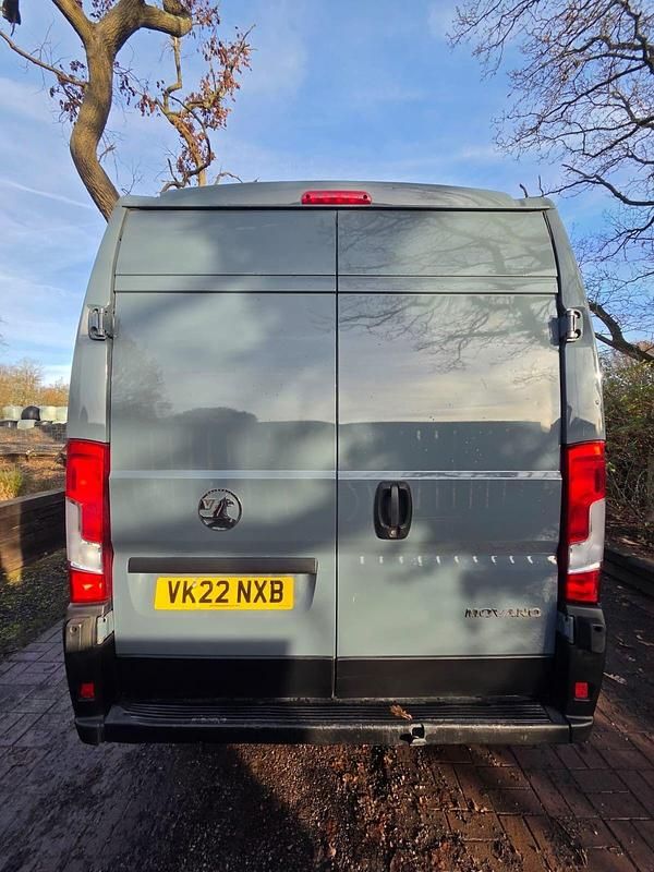 Begagnad Vauxhall Movano Edition 140 HK (102 kW) 2022 Grå Minibuss