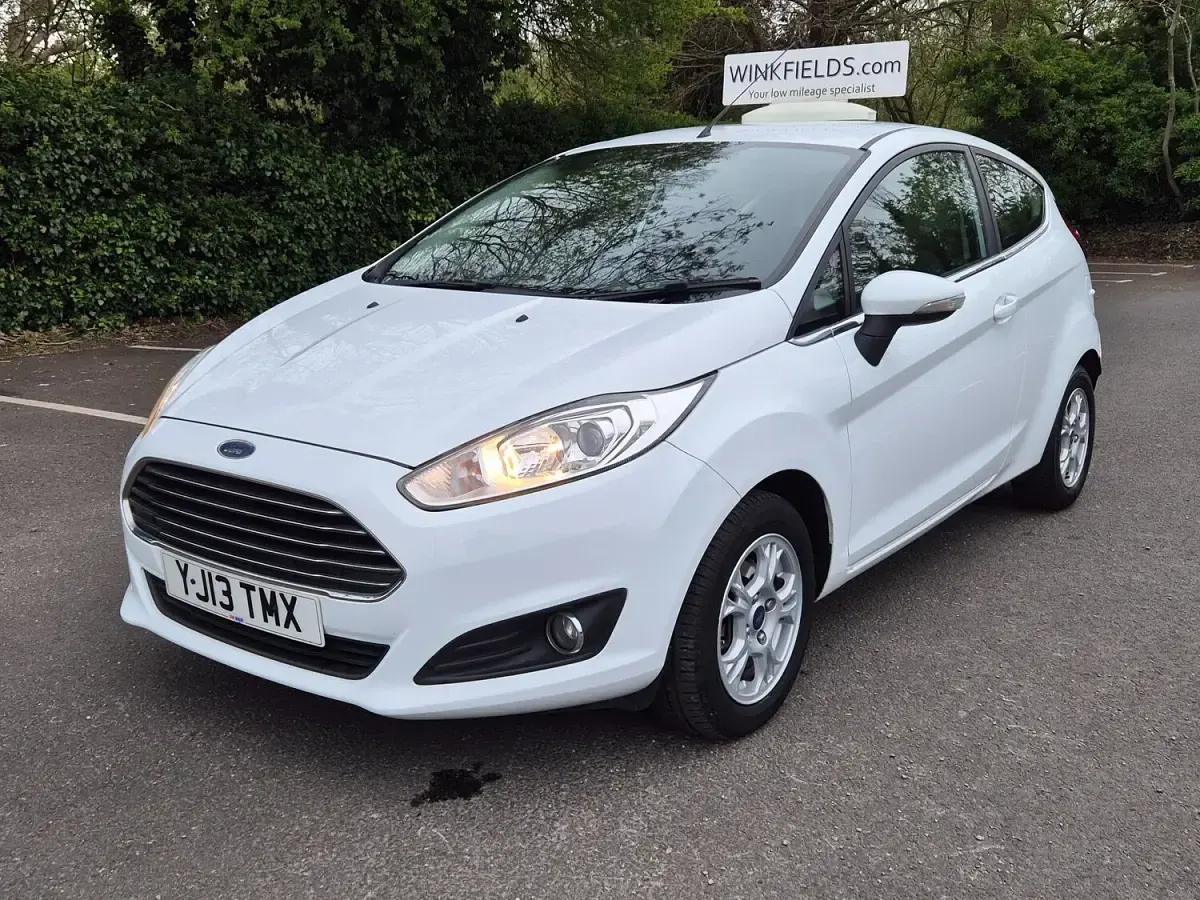 Używany Ford Fiesta Zetec 95 KM (69 kW) 2013 Biały Hatchback
