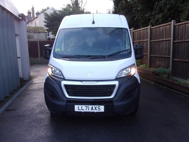 Used Peugeot Boxer 140 HP (102 kW) 2021 White Van
